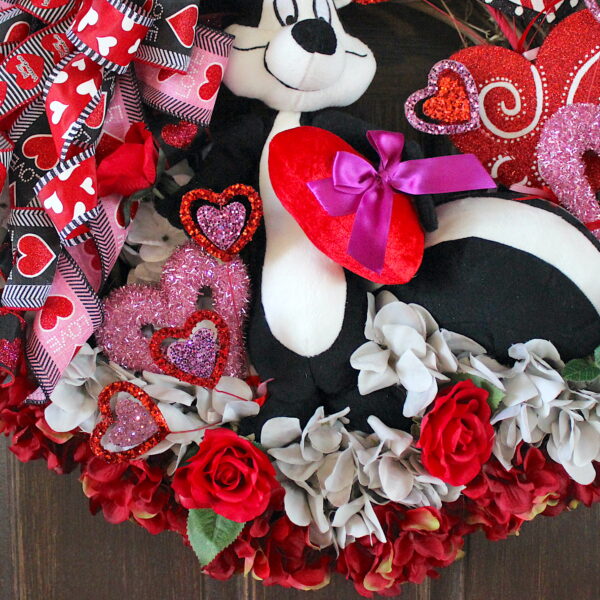 Pepe Le Pew Valentines Wreath - Image 4