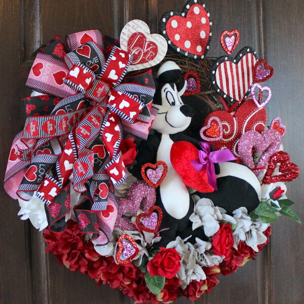 Pepe Le Pew Valentines Wreath - Image 3