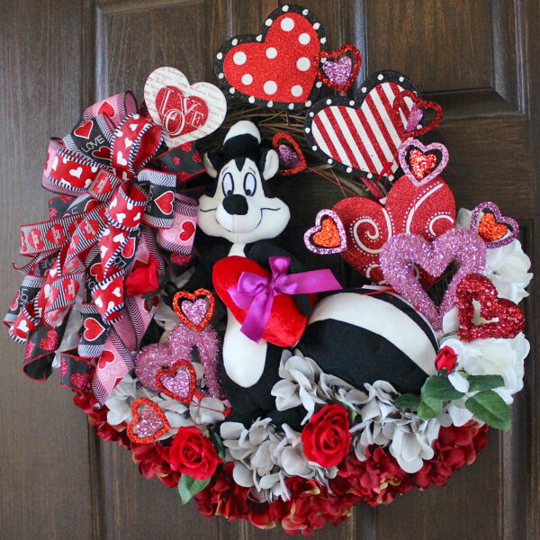 Pepe Le Pew Valentines Wreath - Image 2
