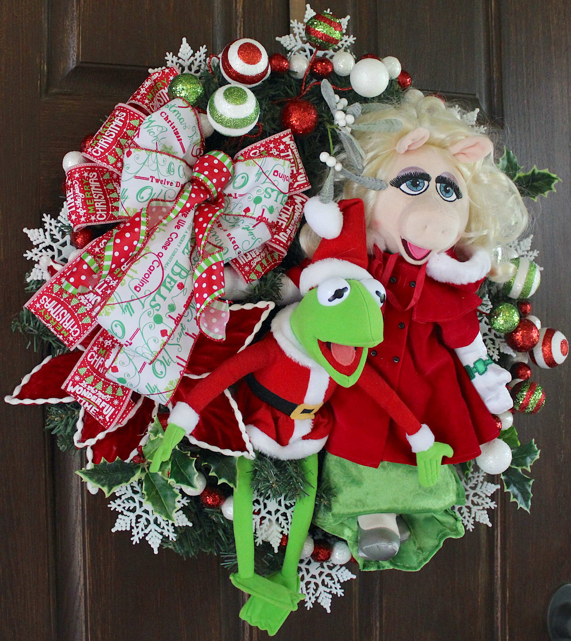 Santa Kermit the Frog & Miss Piggy Muppet Merry Christmas Under the Mistletoe Wreath - Image 3