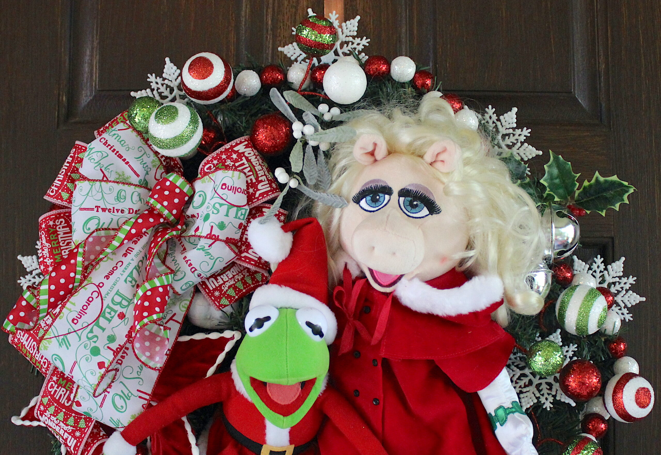 Santa Kermit the Frog & Miss Piggy Muppet Merry Christmas Under the Mistletoe Wreath - Image 5