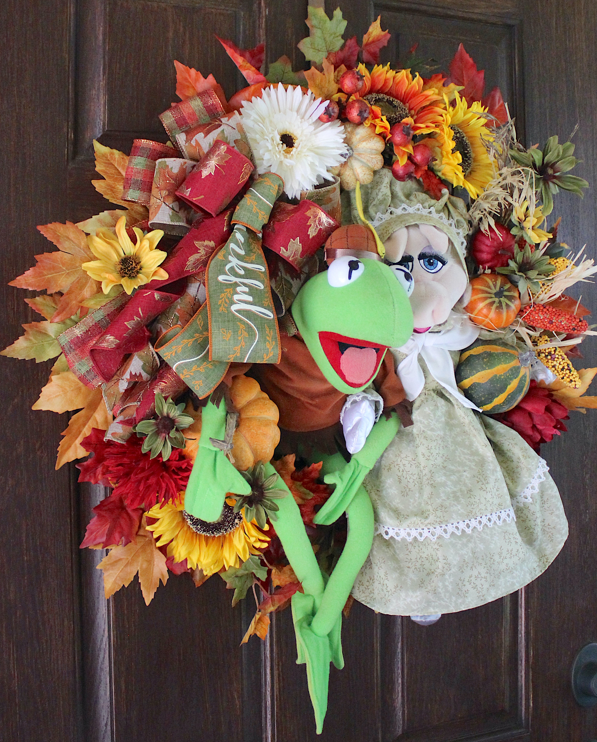 Deluxe Native American Kermit the Frog and Pioneer Miss Piggy Muppet Thanksgiving Wreath - Image 5