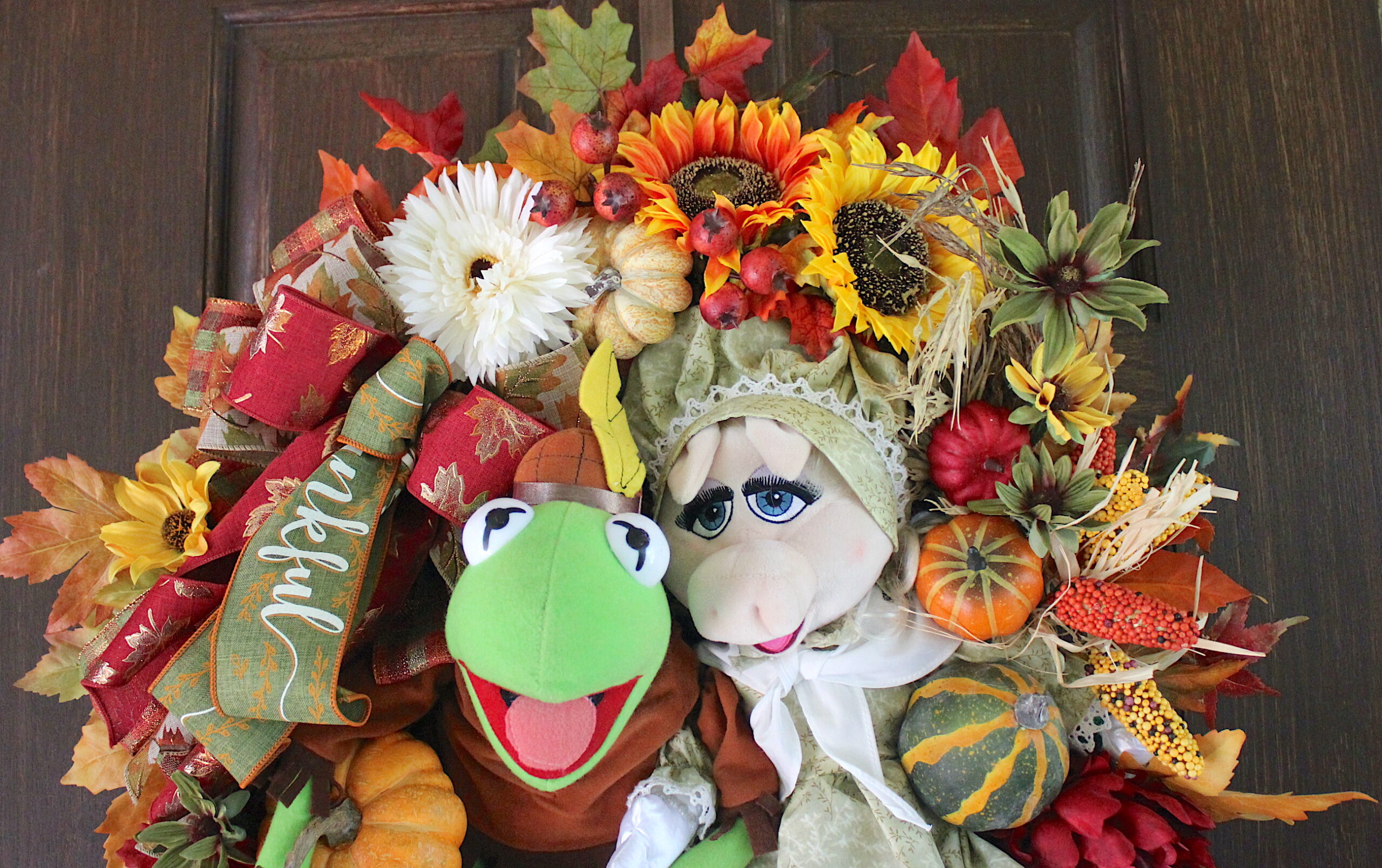 Deluxe Native American Kermit the Frog and Pioneer Miss Piggy Muppet Thanksgiving Wreath - Image 4