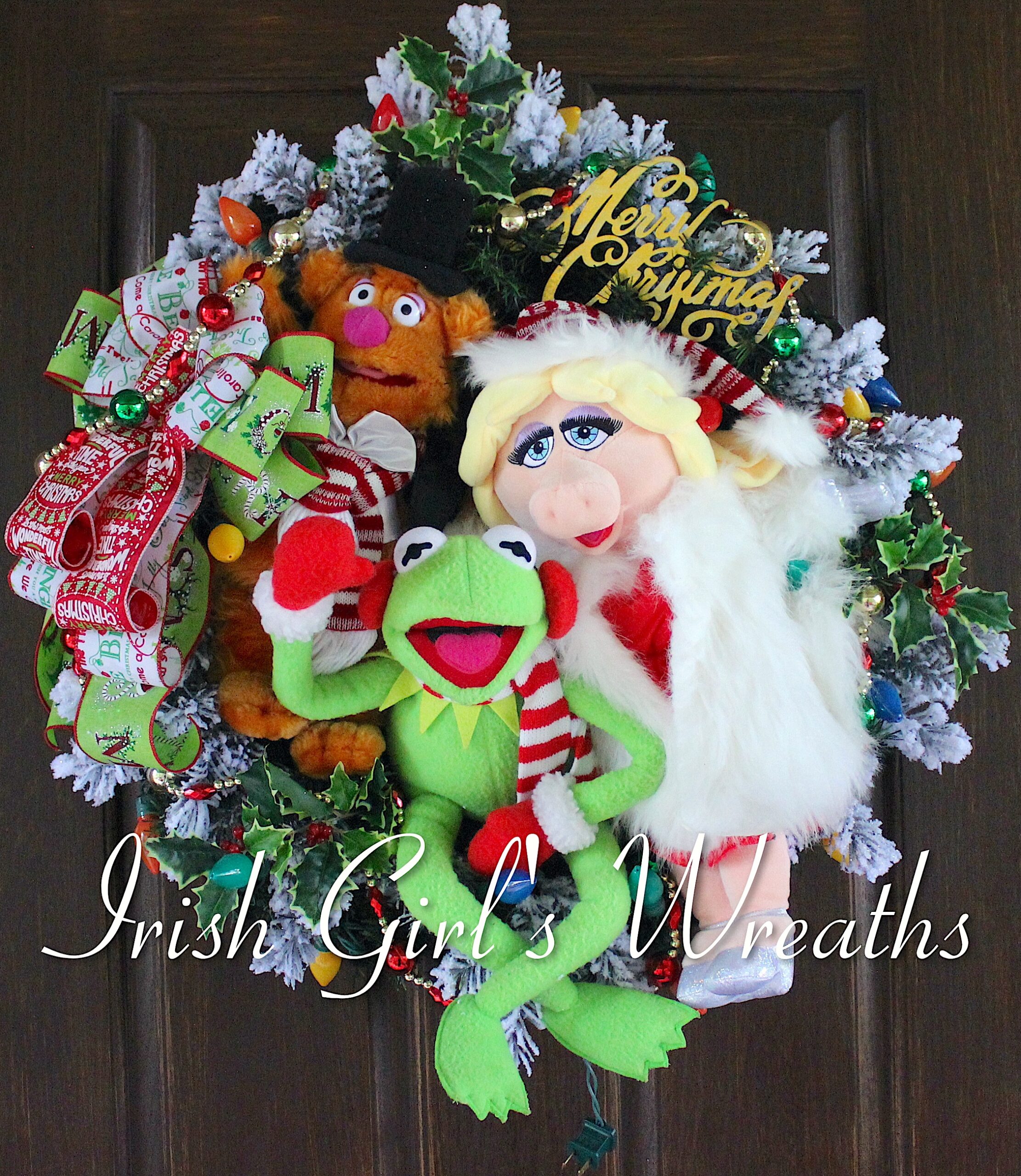 Magnificent Muppets Snowy Merry Christmas Wreath, Fozzie Bear, Kermit the Frog, Miss Piggy, LED PreLit String lights