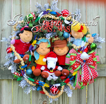 Deluxe Peanuts Gang Charlie Brown Christmas Wreath, Shepherd Linus, Lucy, Snoopy, Sally