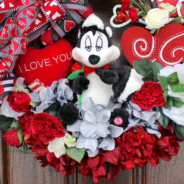 Pepe Le Pew I Love You Valentines Day Red Rose Wreath - Image 4