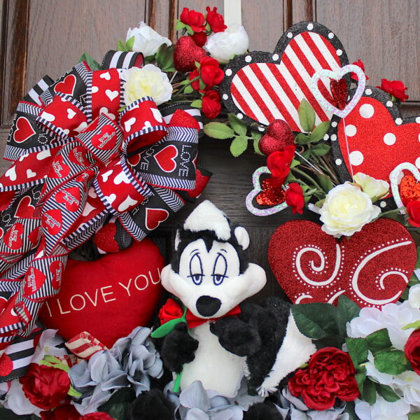 Pepe Le Pew I Love You Valentines Day Red Rose Wreath - Image 3