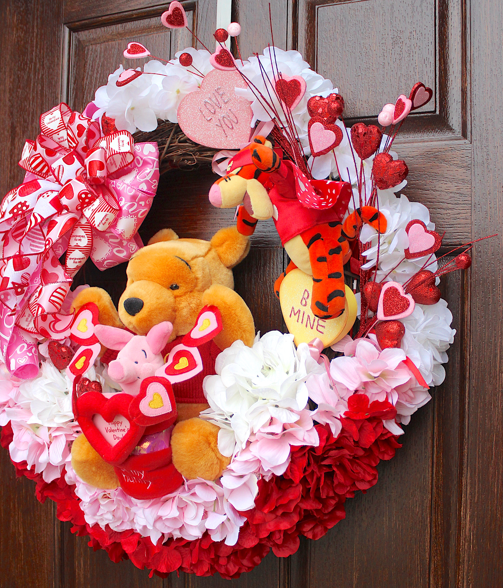 DIY Disney Valentine's Day wreath - Disney in your Day