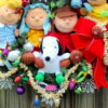 Deluxe Peanuts Gang Charlie Brown Merry Christmas Wreath, Woodstock, Shepherd Linus, Lucy, Snoopy, Sally - Image 2