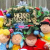 Deluxe Peanuts Gang Charlie Brown Merry Christmas Wreath, Woodstock, Shepherd Linus, Lucy, Snoopy, Sally - Image 5